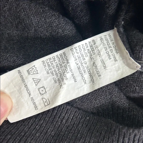 Izod Classic Charcoal Gray V-Neck Sweater with Embroidered Monogram Logo Unisex - Picture 9 of 9